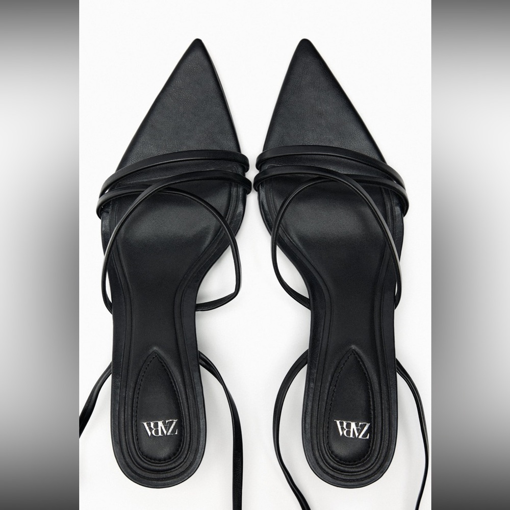 Black pointed toe kitten heel (NWT)